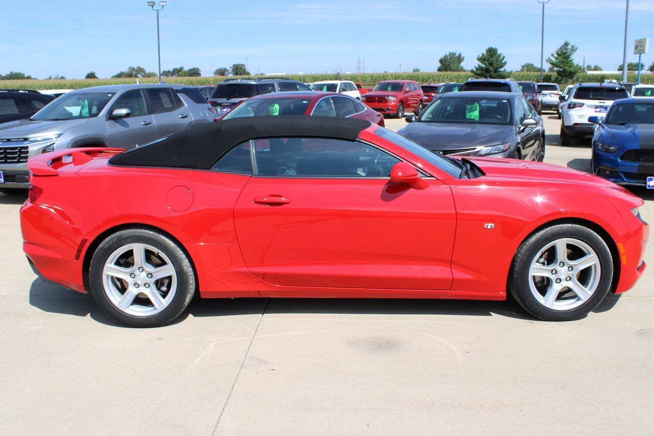 Used 2019 Chevrolet Camaro LT RWD image 9