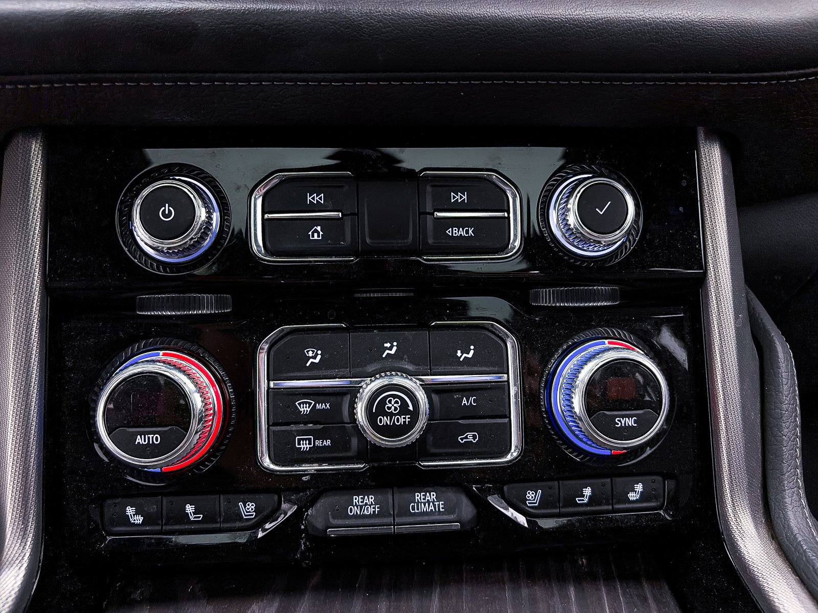 Used 2021 GMC Yukon XL Denali w/ Denali Premium Package image 23
