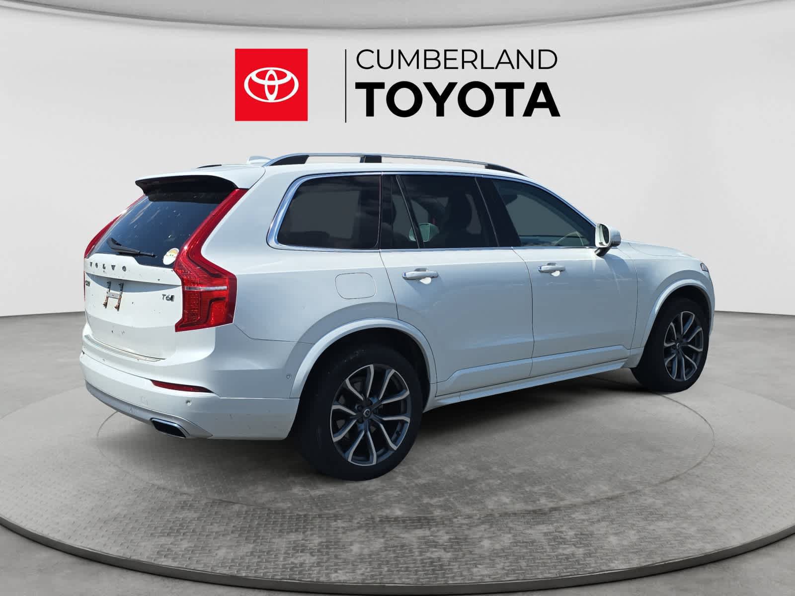 Used 2018 Volvo XC90 T6 Momentum w/ Convenience Package AWD/4WD image 4