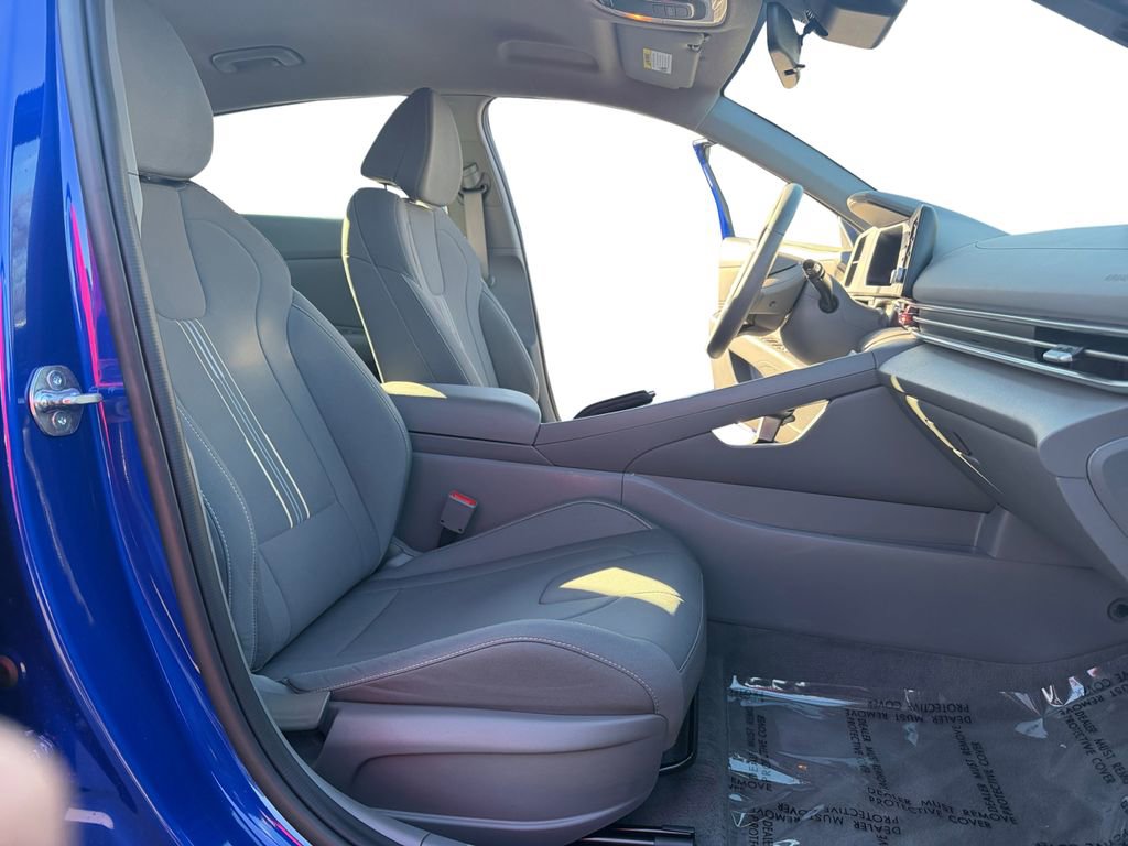 Certified 2025 Hyundai Elantra Sport image 15