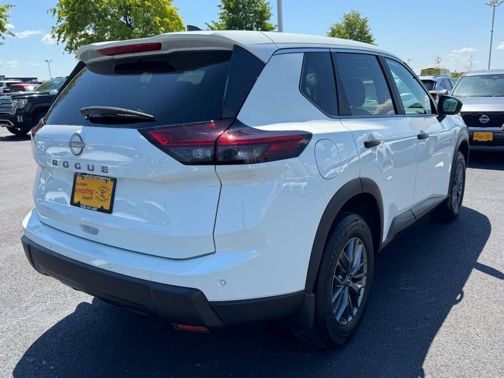 Used 2025 Nissan Rogue S FWD image 3
