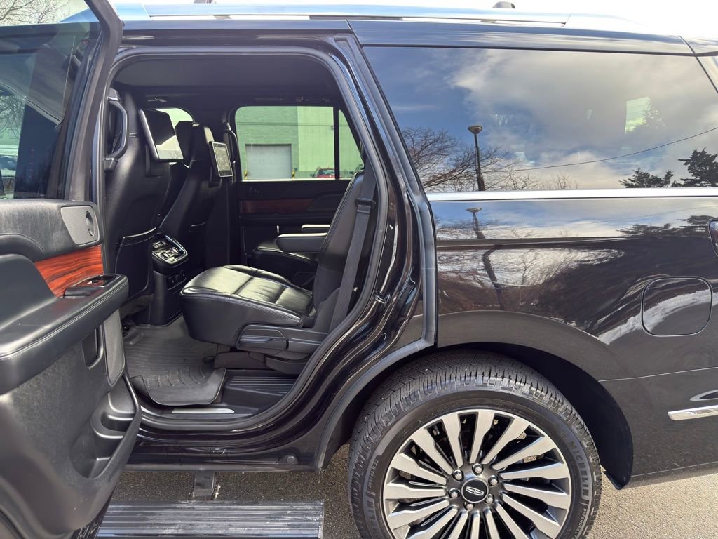 Used 2019 Lincoln Navigator Reserve image 22