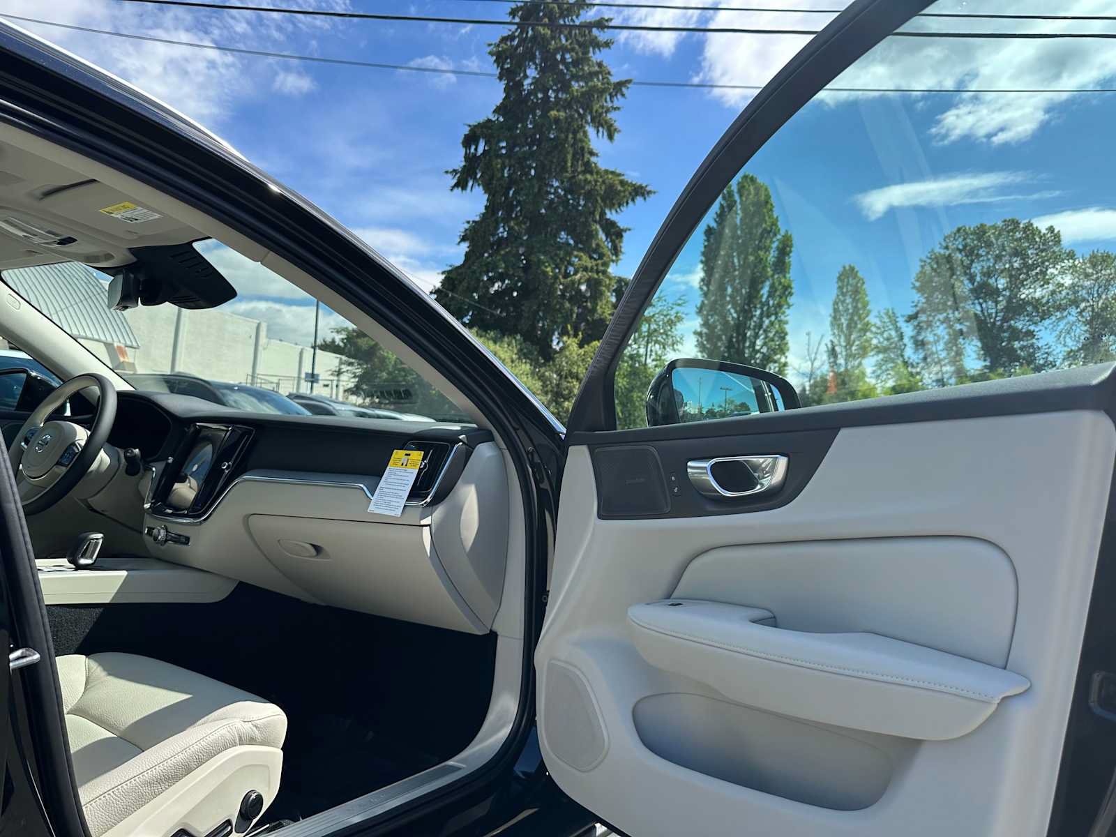 New 2026 Volvo V60 B5 Cross Country Plus w/ Protection Package Premier AWD/4WD image 11