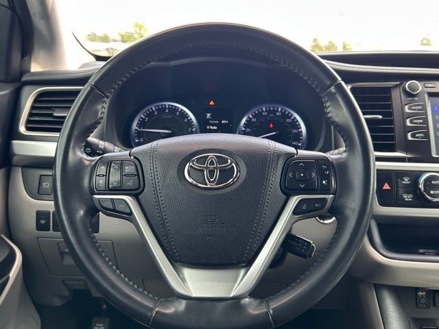 Used 2019 Toyota Highlander XLE FWD image 17