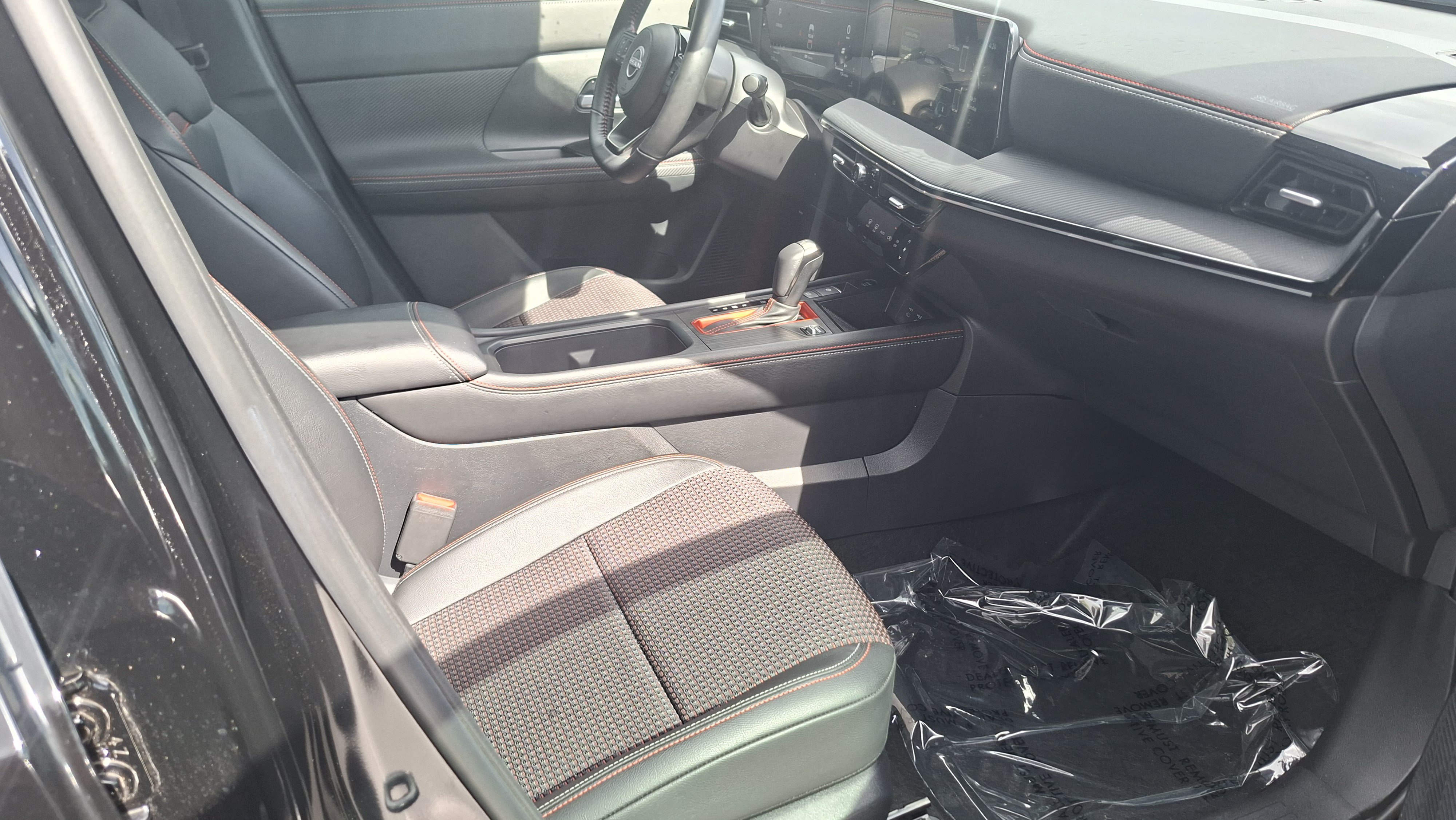 Used 2025 Nissan Kicks SR AWD/4WD image 23