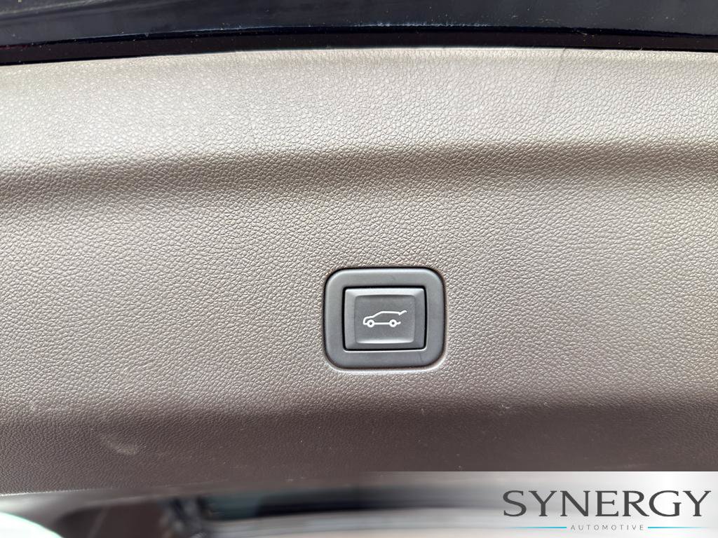 Used 2023 GMC Yukon SLT w/ SLT Premium Package RWD image 36