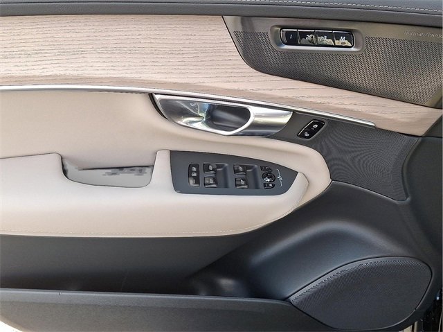 New 2026 Volvo XC90 B6 Plus w/ Protection Package Premier image 6
