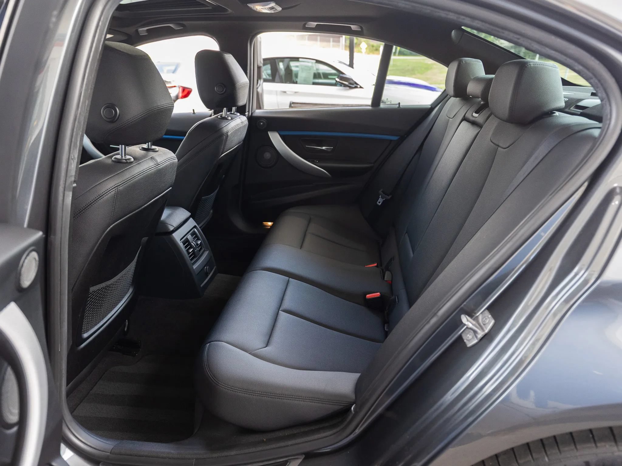 Used 2016 BMW 340i xDrive Sedan AWD/4WD image 28