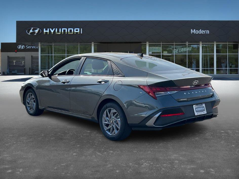 New 2026 Hyundai Elantra Blue image 4
