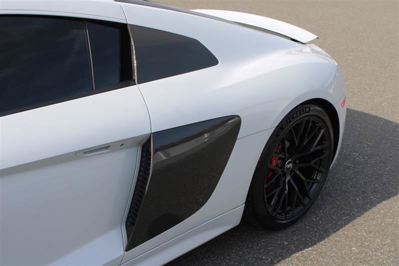 Used 2018 Audi R8 V10 w/ Carbon Exterior Package image 17