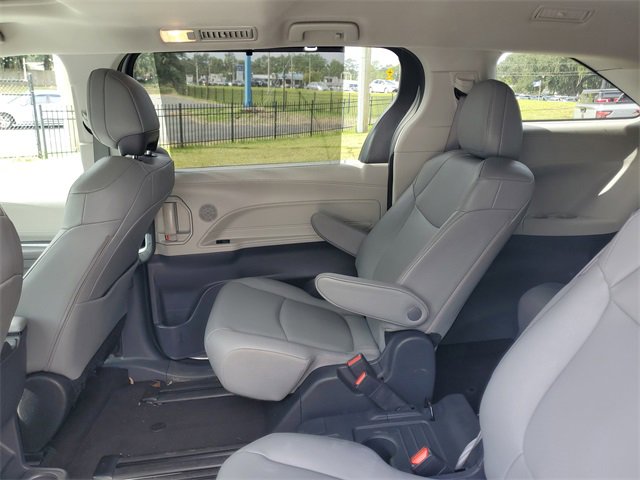 Used 2024 Toyota Sienna XLE image 28