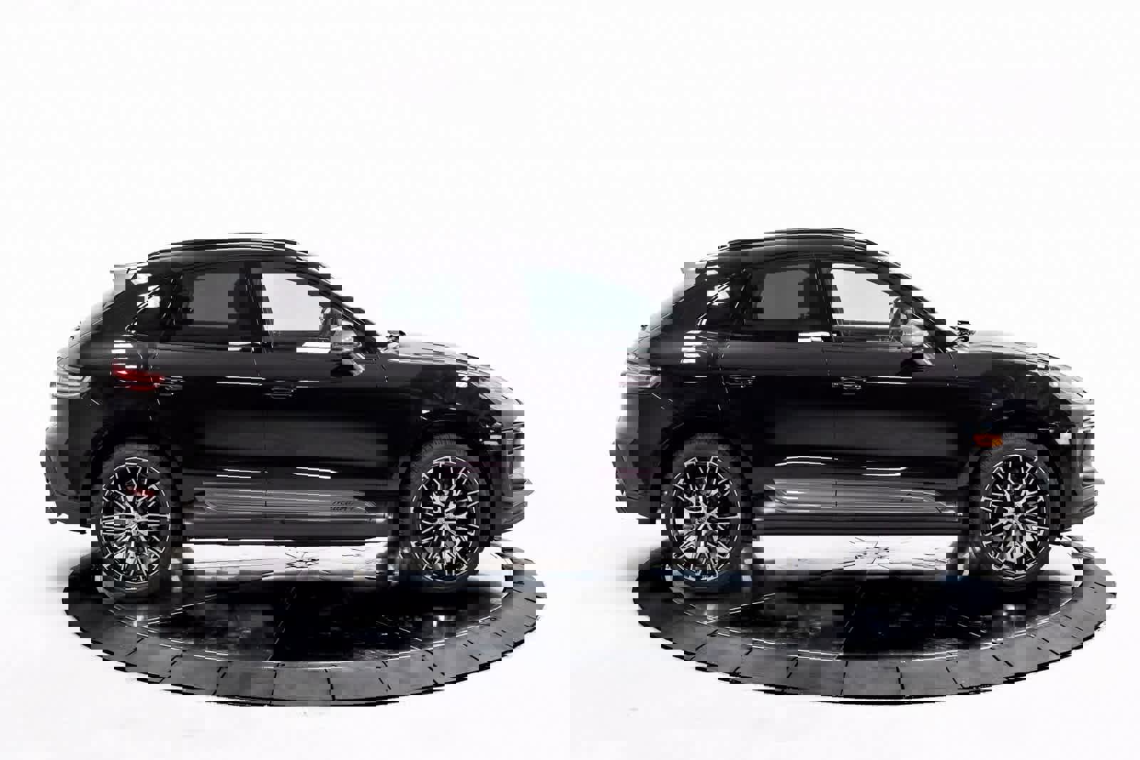 Certified 2025 Porsche Macan Turbo image 8