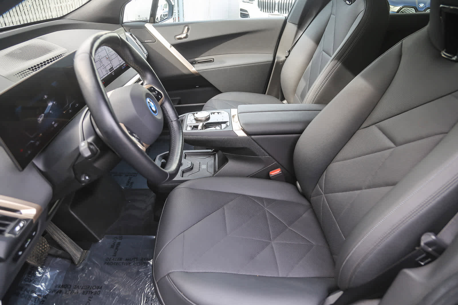 Used 2023 BMW iX xDrive50 w/ Sport Package image 14