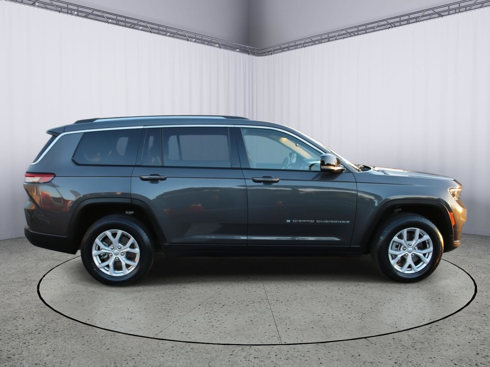 Used 2021 Jeep Grand Cherokee L Limited image 9