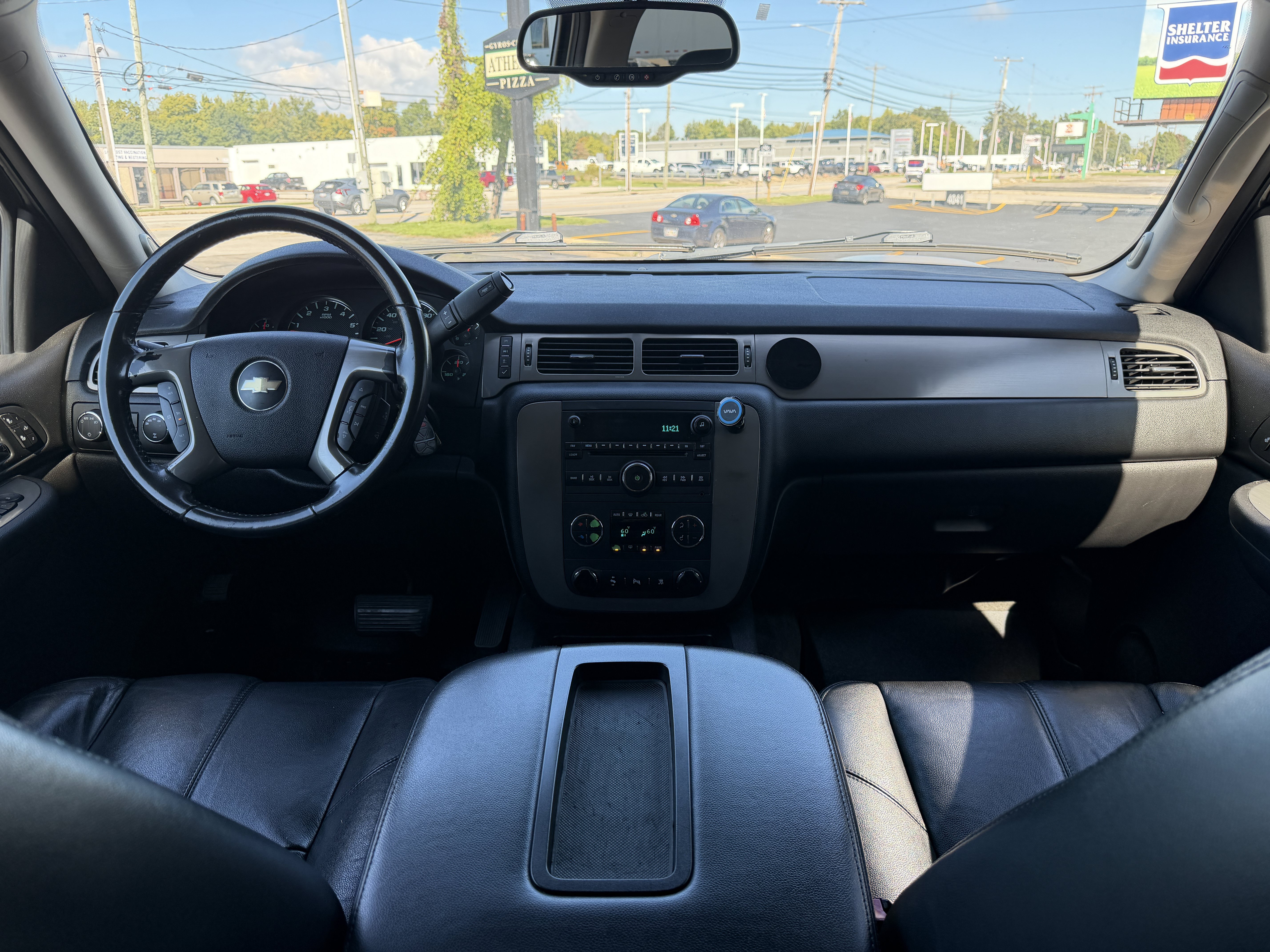 Used 2009 Chevrolet Suburban LT w/ Luxury Package AWD/4WD image 19