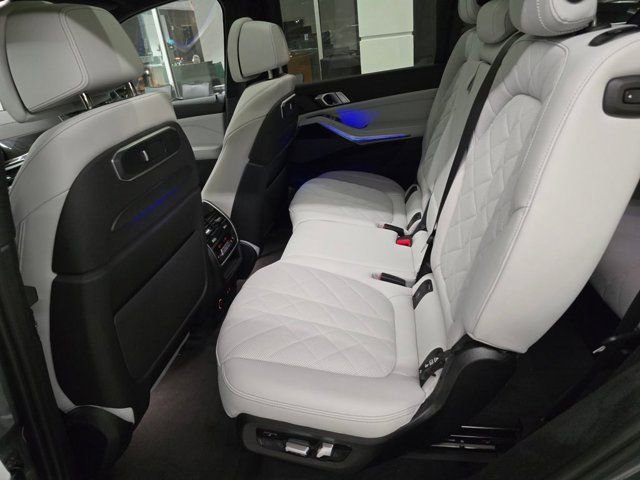 Used 2023 BMW X7 xDrive40i w/ Executive Package image 32