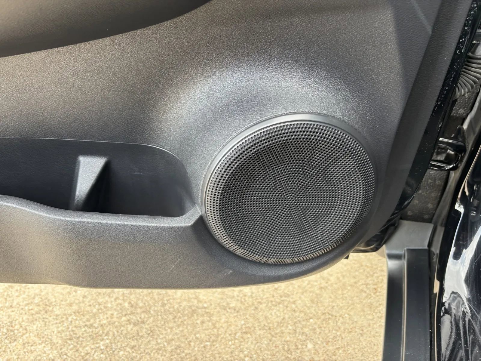 Used 2020 Nissan Kicks SR FWD image 13