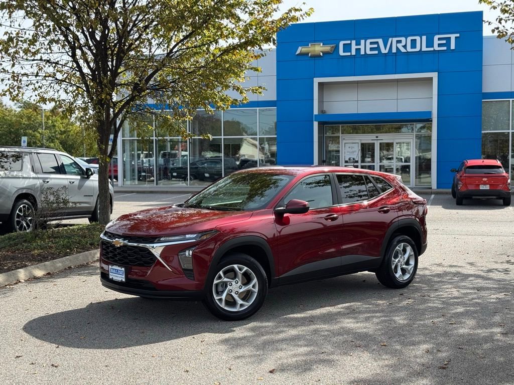 Used 2025 Chevrolet Trax LS w/ LS Convenience Package image 9