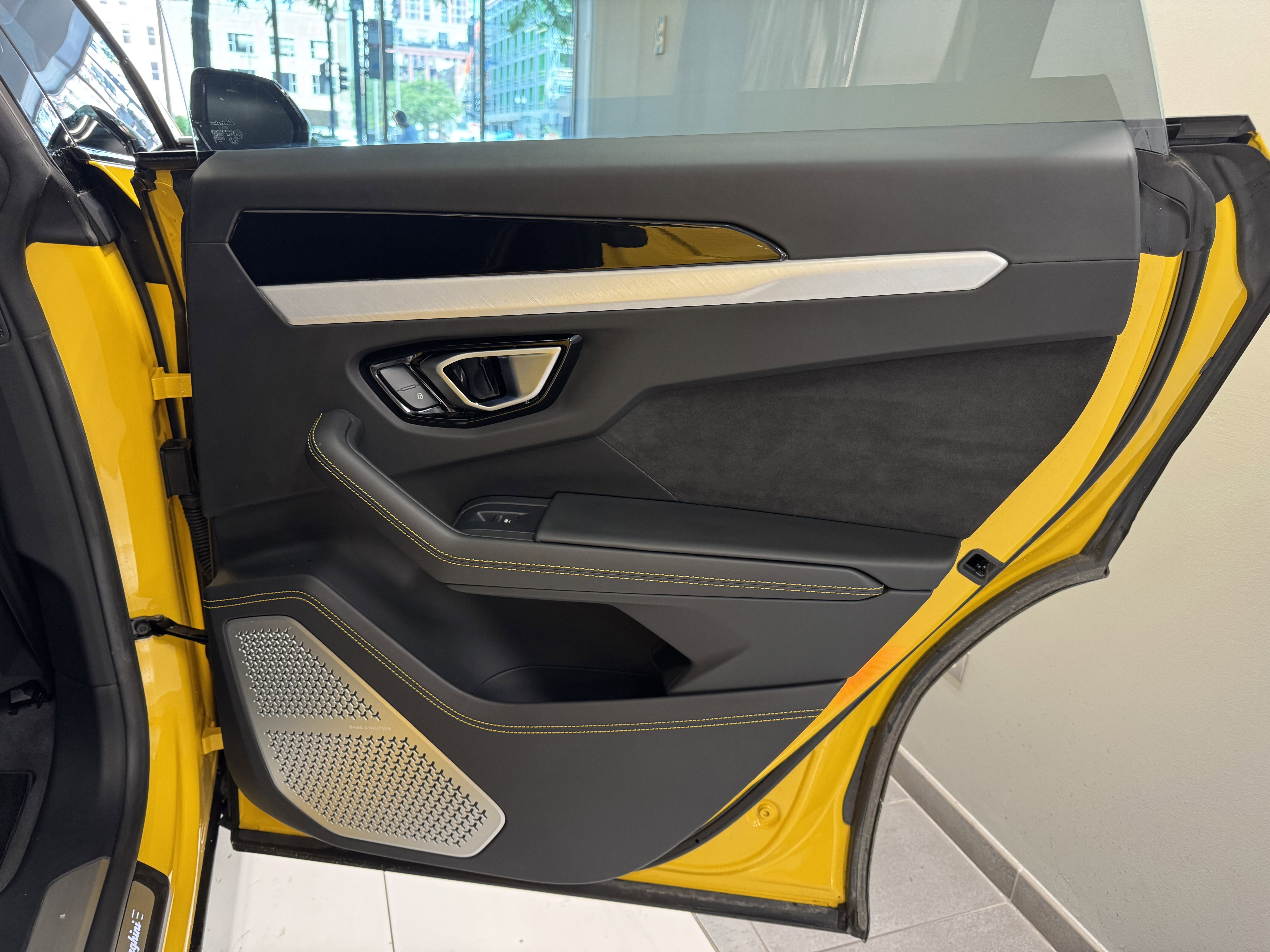 Used 2020 Lamborghini Urus image 42