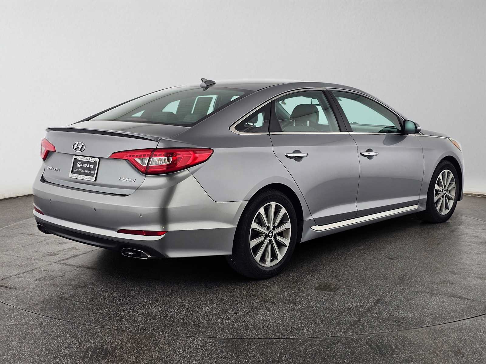Used 2017 Hyundai Sonata Limited w/ Ultimate Package 04 FWD image 3