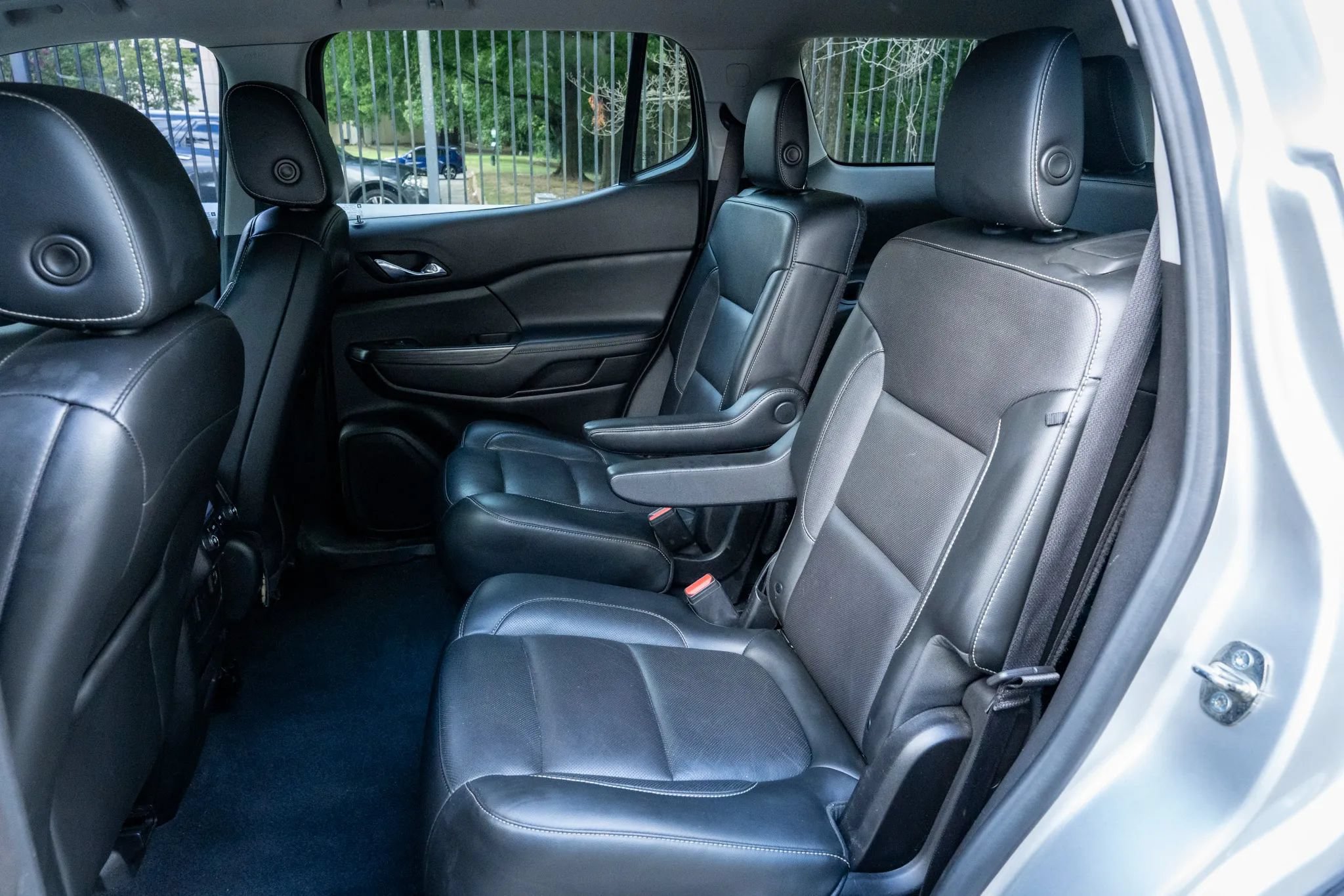 Used 2019 GMC Acadia SLT AWD/4WD image 13
