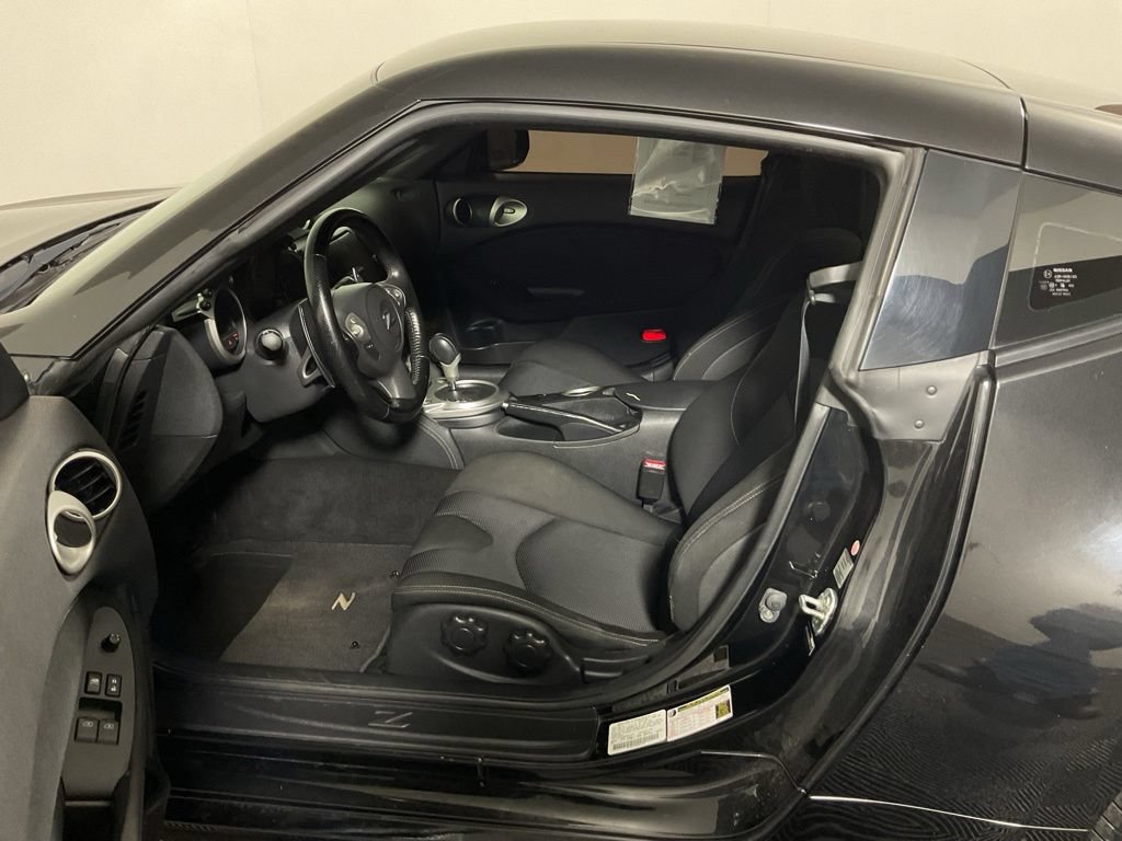Used 2014 Nissan 370Z Coupe RWD image 18