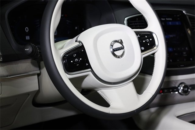 Used 2025 Volvo XC90 B6 Plus w/ Protection Package Premier image 18
