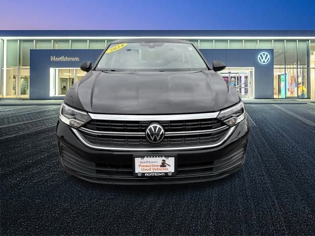 Used 2024 Volkswagen Jetta SE image 9