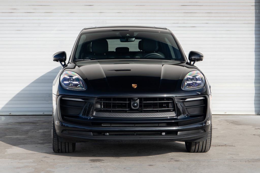 Certified 2025 Porsche Macan image 11