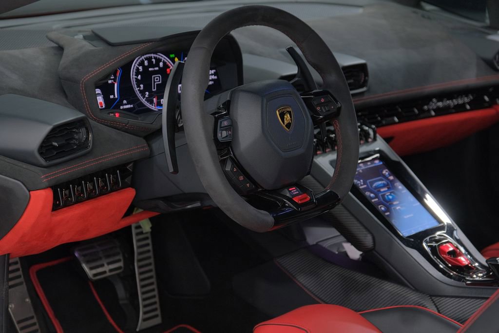 Used 2020 Lamborghini Huracan EVO image 34