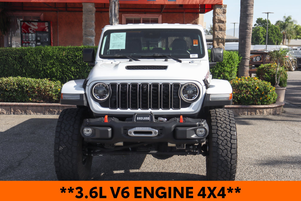 Used 2024 Jeep Gladiator Mojave AWD/4WD image 3
