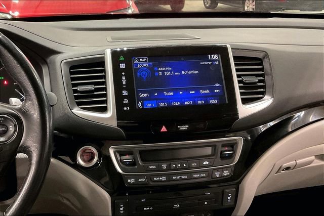 Used 2016 Honda Pilot Touring image 6
