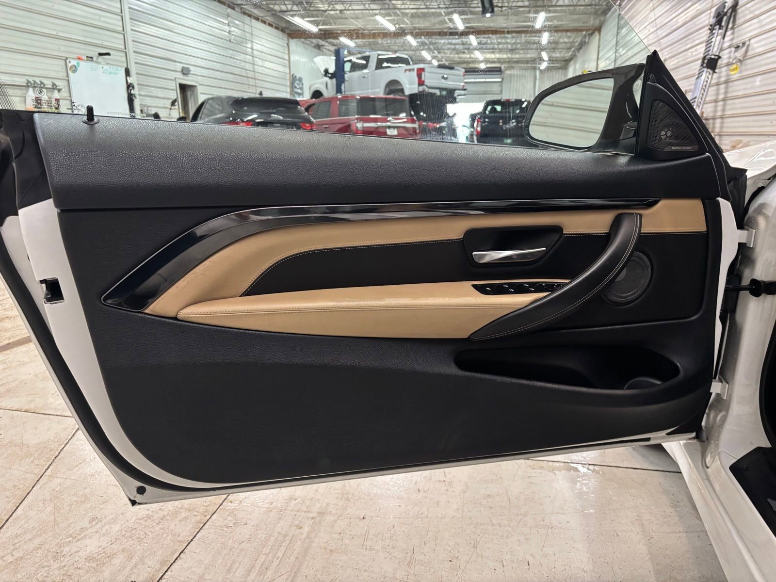 Used 2016 BMW M4 Convertible image 7