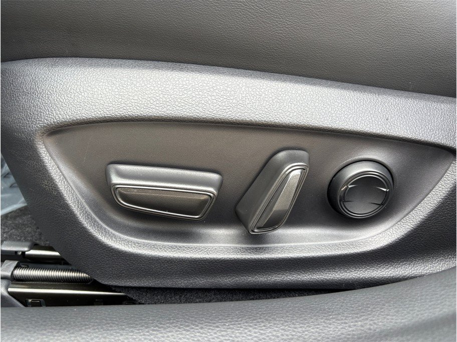 Used 2024 Toyota Prius XLE FWD image 20