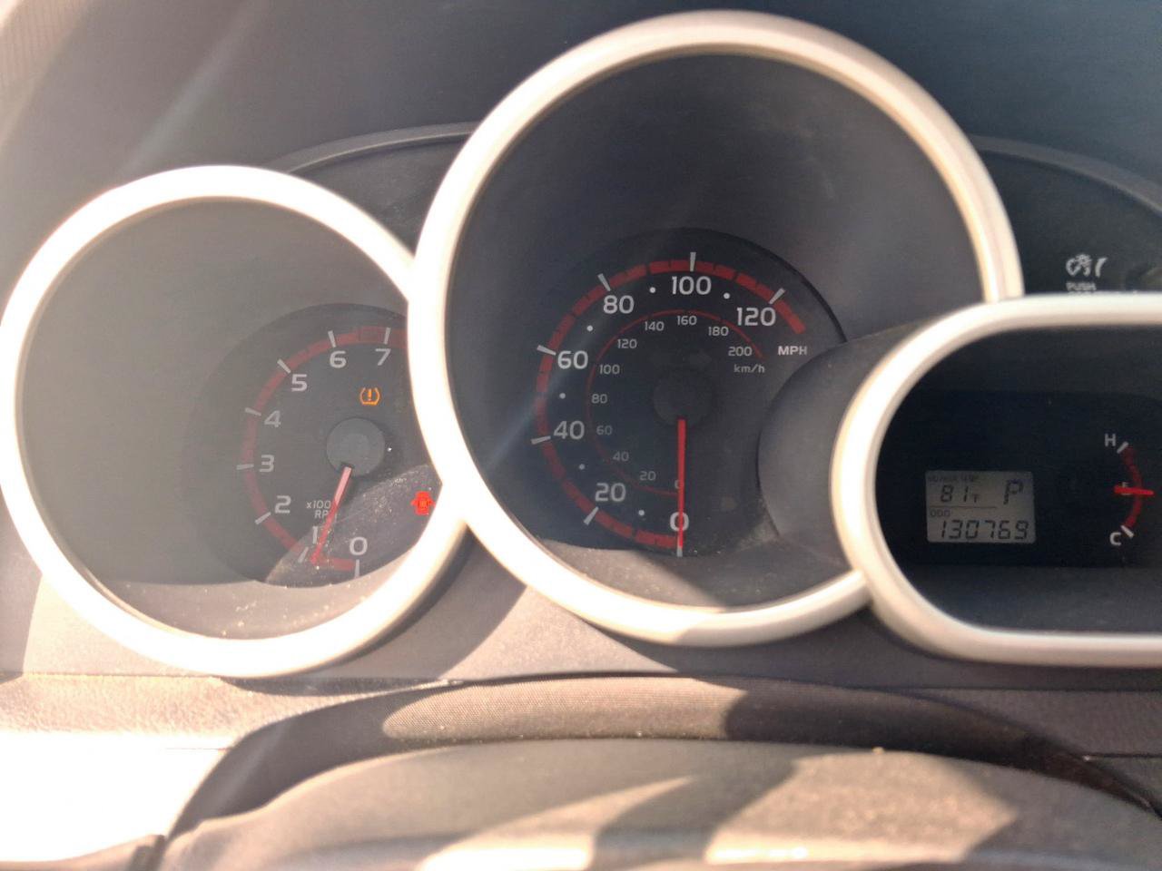 Used 2010 Pontiac Vibe w/ Preferred Package FWD image 19