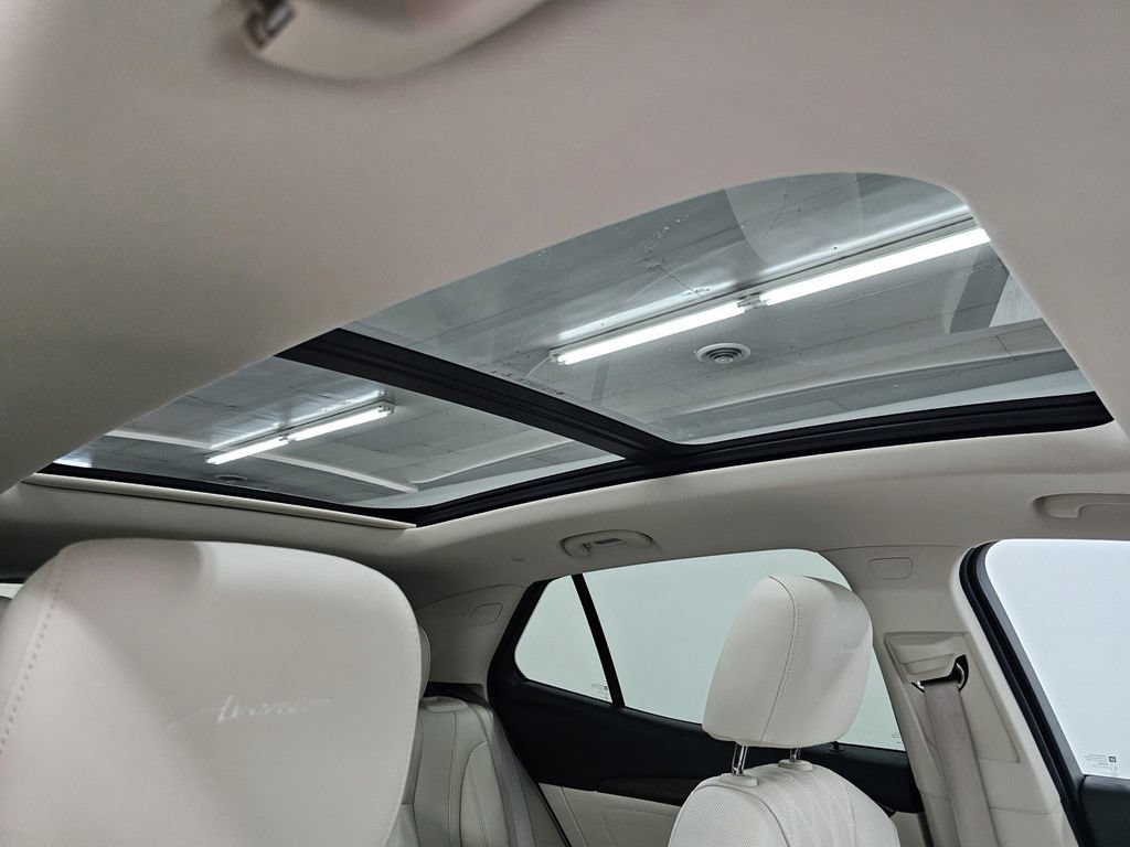 Used 2022 Buick Envision Avenir w/ Premium Seat Package FWD image 30