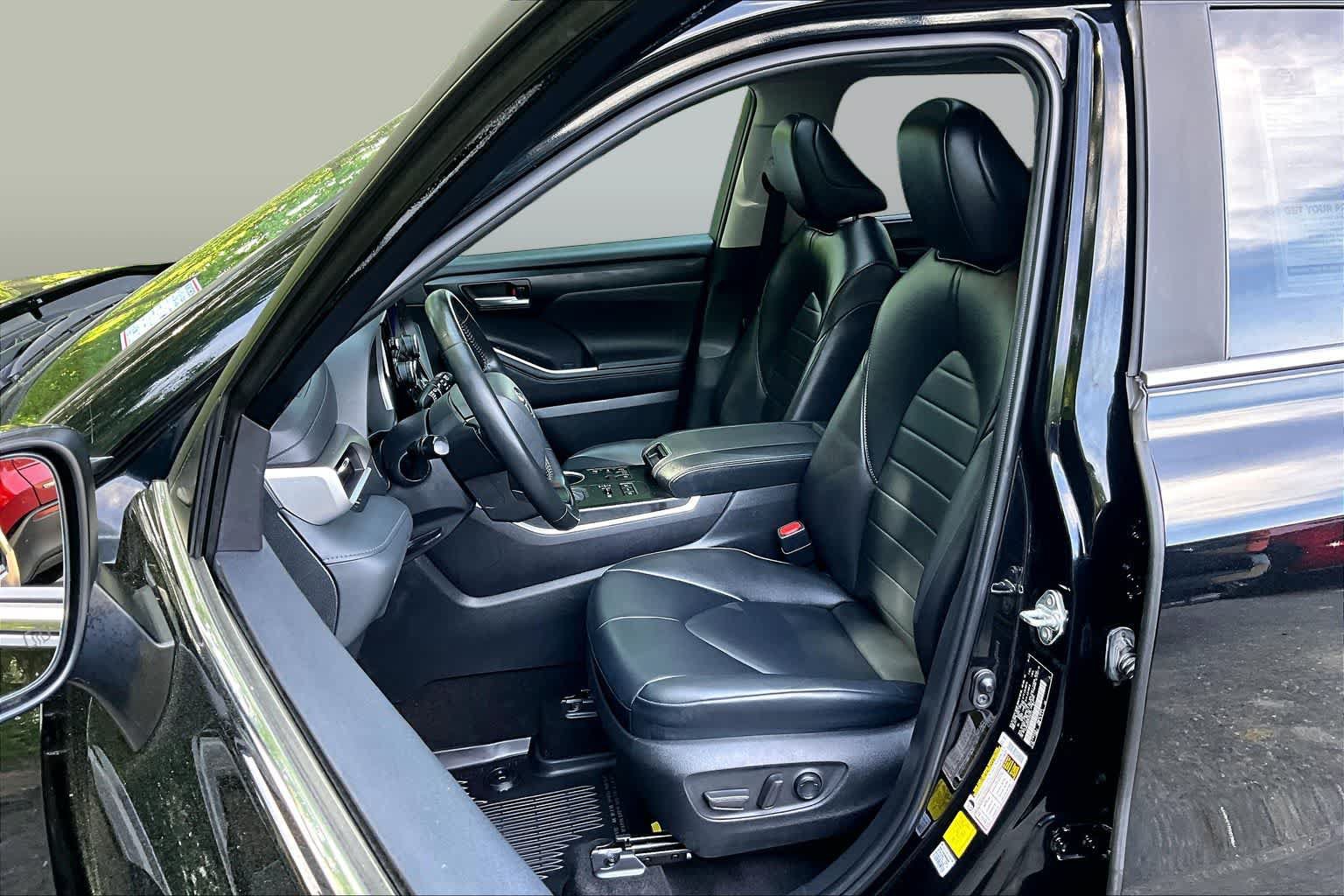 Used 2023 Toyota Highlander XLE AWD/4WD image 9