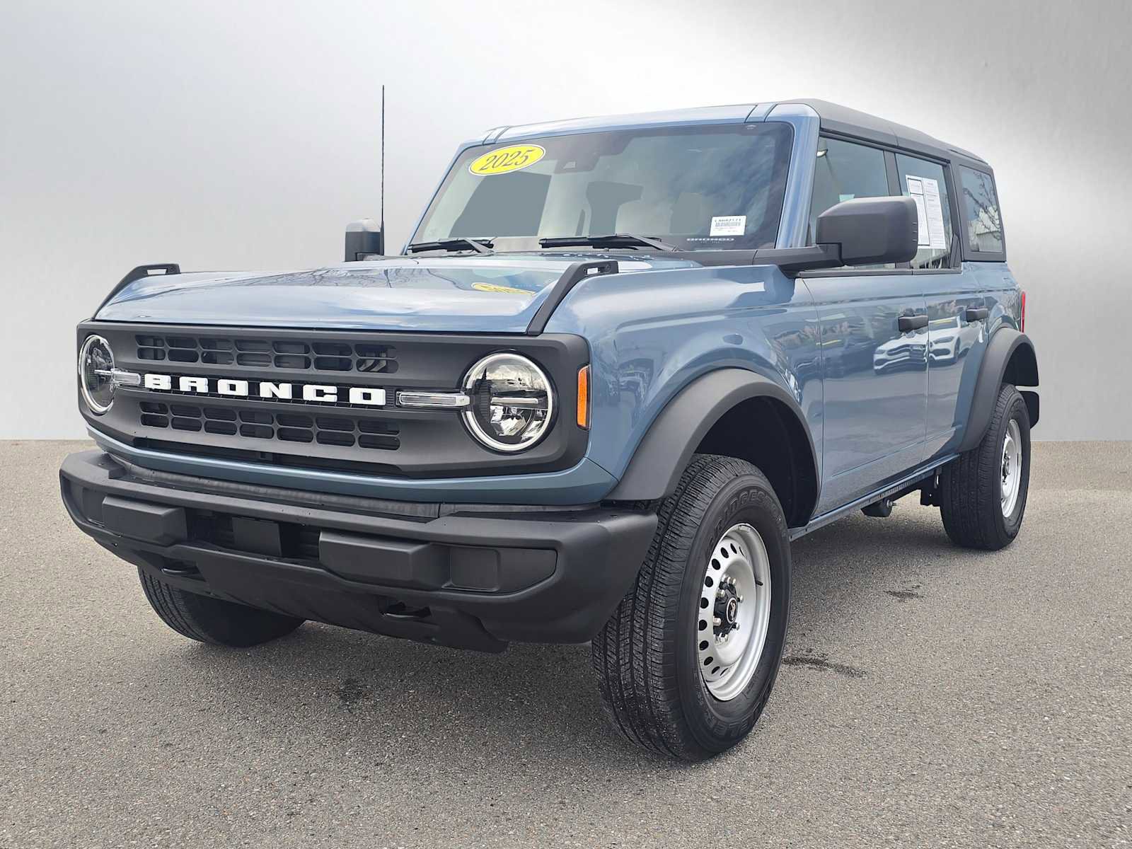 Used 2025 Ford Bronco Base image 7