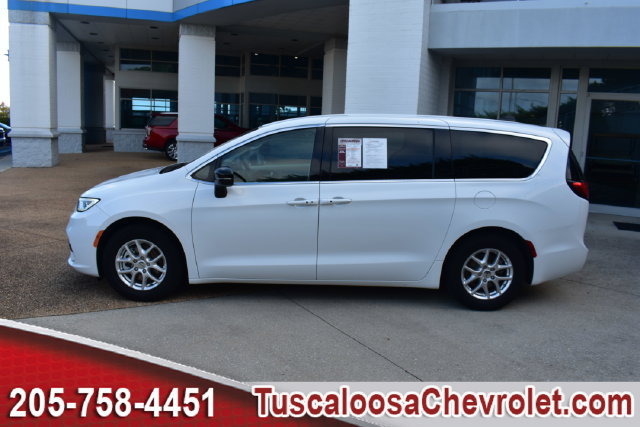Used 2024 Chrysler Pacifica Touring-L FWD image 7