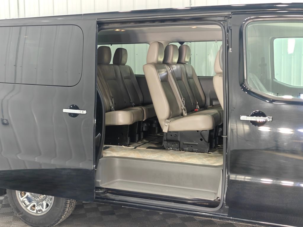 Used 2019 Nissan NV 3500 SL RWD image 18
