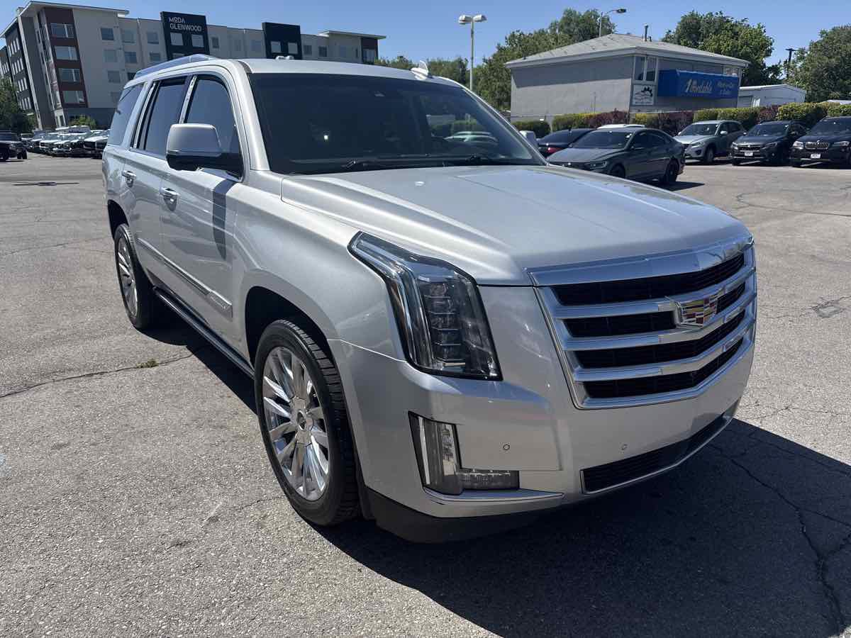 Used 2015 Cadillac Escalade Premium AWD/4WD image 4