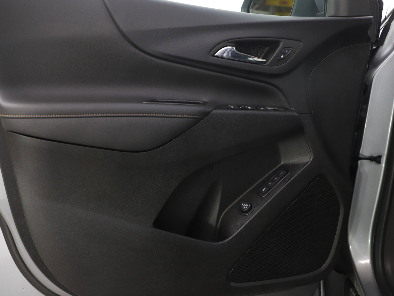 Used 2023 Chevrolet Equinox Premier AWD/4WD image 19