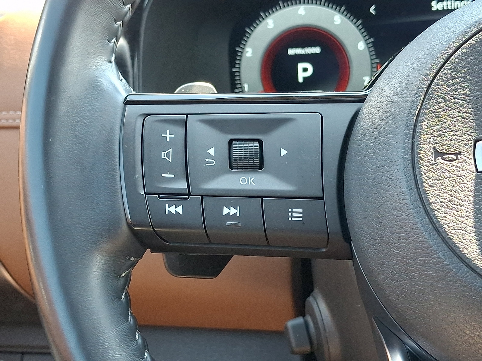 Certified 2025 Nissan Pathfinder Platinum w/ Cargo Package AWD/4WD image 24