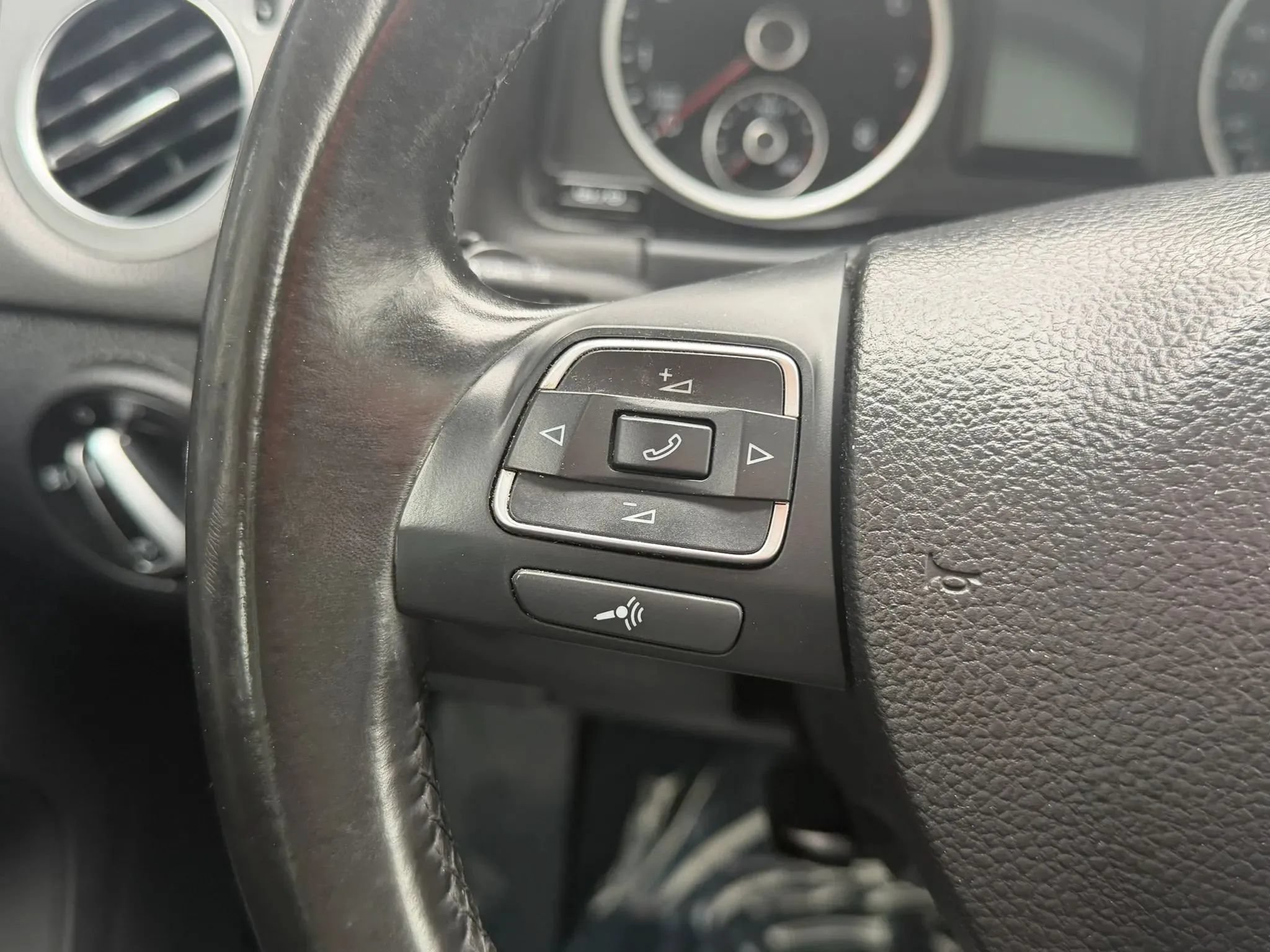 Used 2013 Volkswagen Tiguan S AWD/4WD image 21