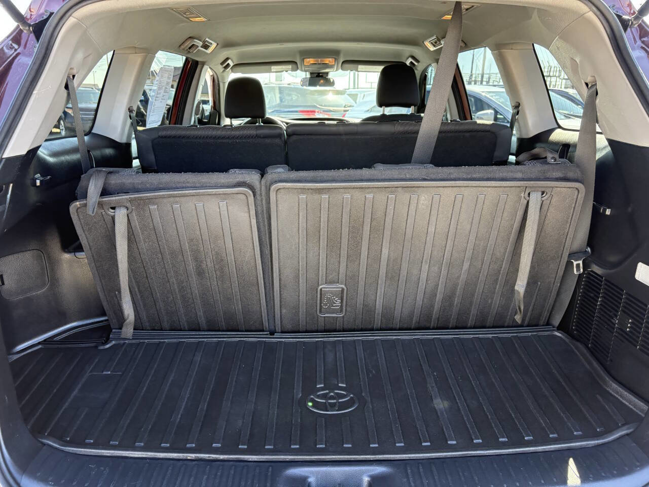 Used 2018 Toyota Highlander LE image 12