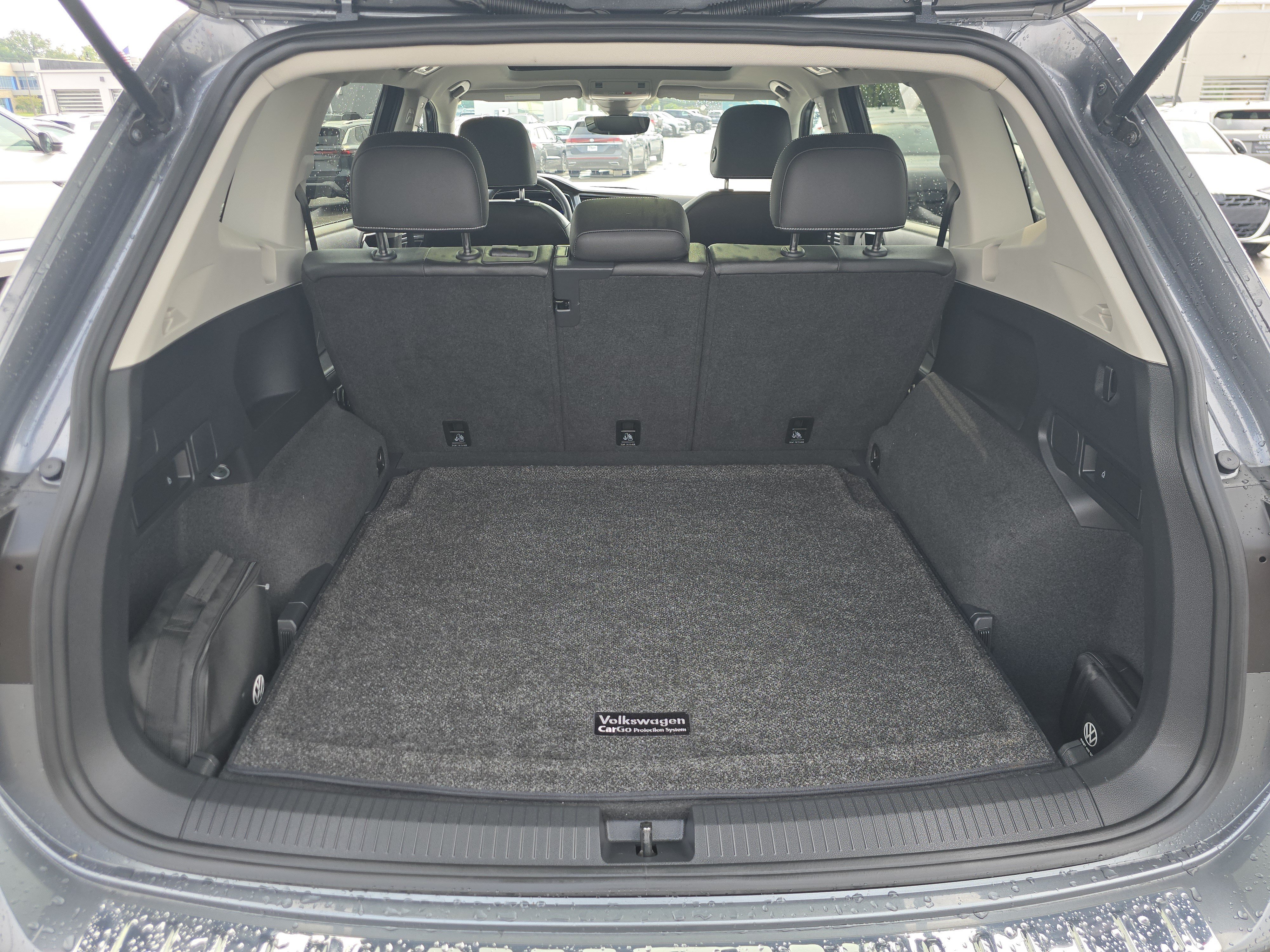 Certified 2023 Volkswagen Tiguan SE w/ Panoramic Sunroof Package AWD/4WD image 17