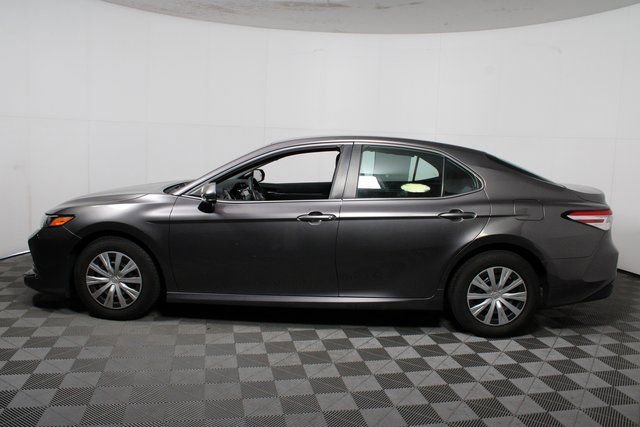 Used 2018 Toyota Camry L image 4