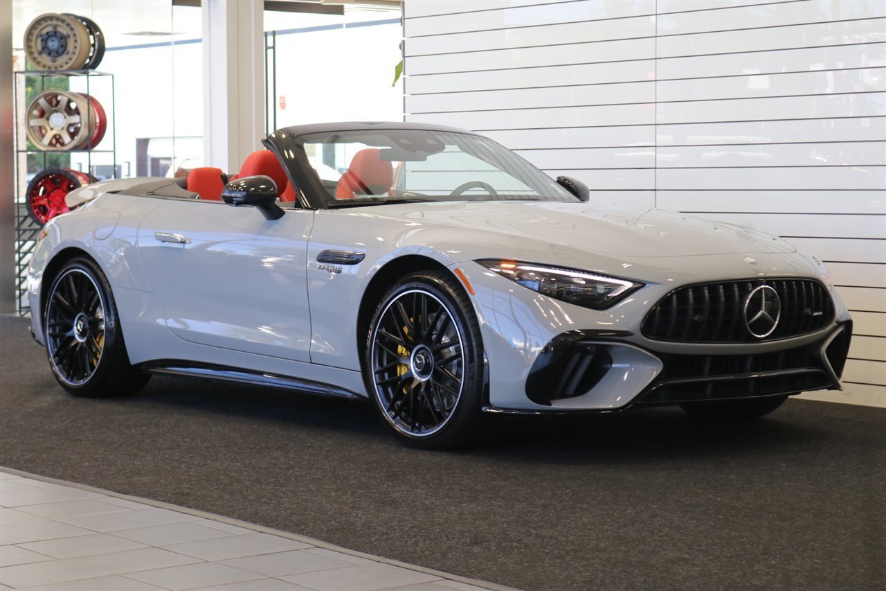 Used 2023 Mercedes-Benz SL 63 AMG 4MATIC w/ Driver Assistance Package image 4