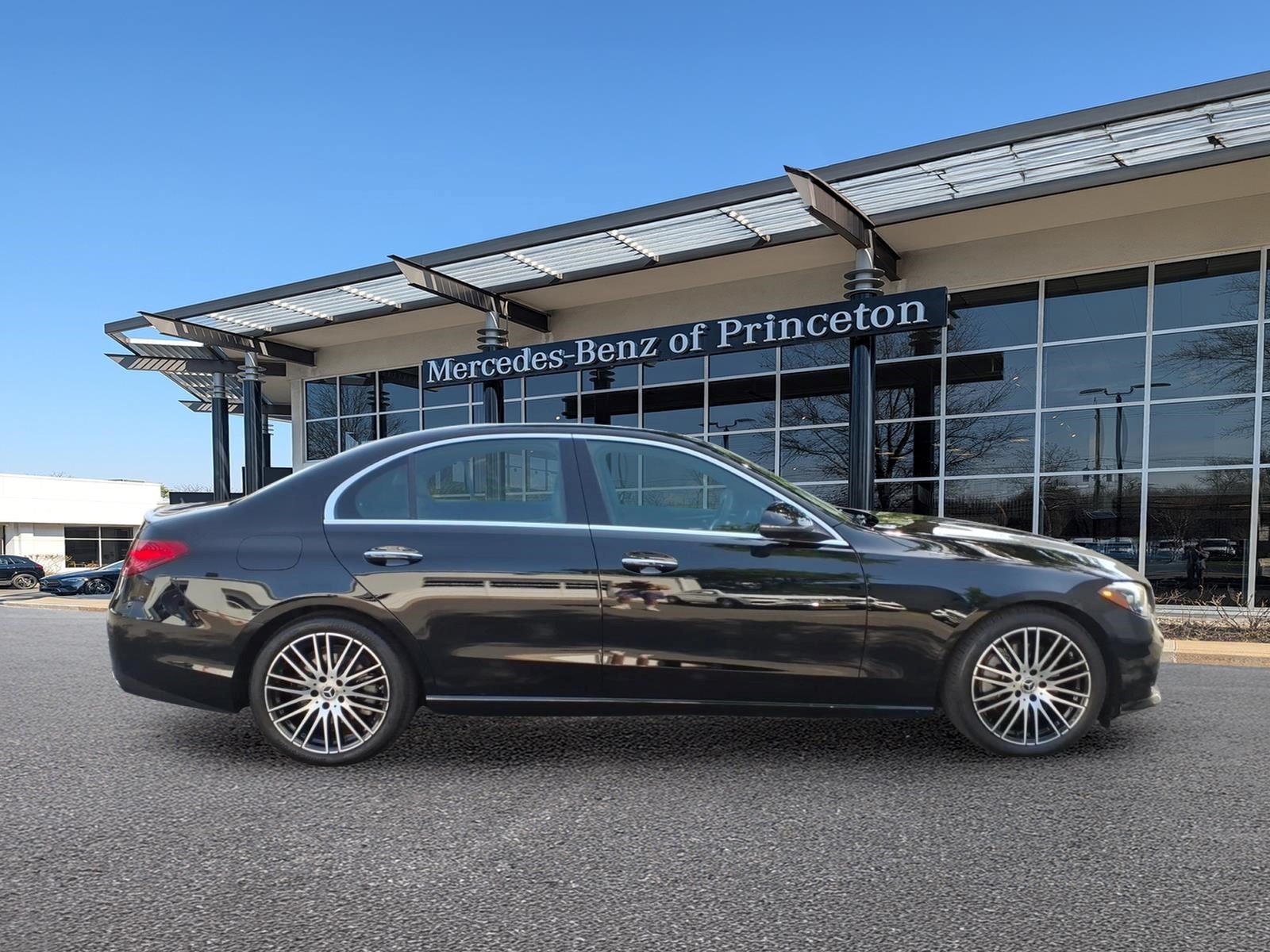 Certified 2022 Mercedes-Benz C 300 4MATIC Sedan image 2