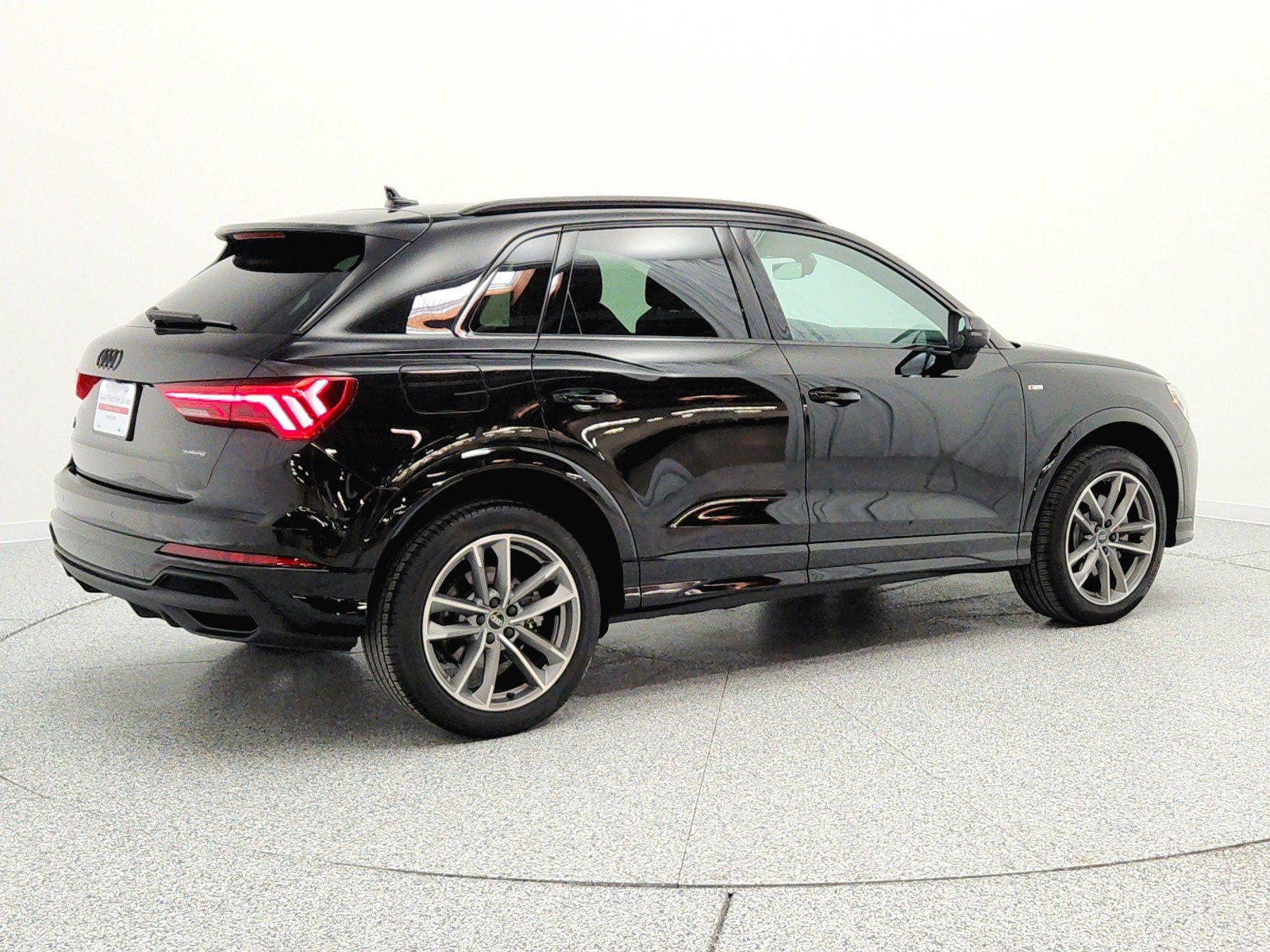 Used 2023 Audi Q3 2.0T Premium w/ Black Optic Sport Package AWD/4WD image 5